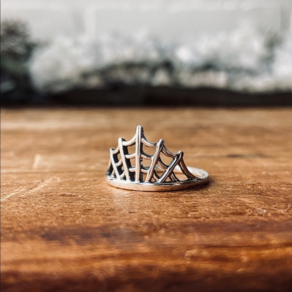 Spiderweb ring - Picture 2 of 4